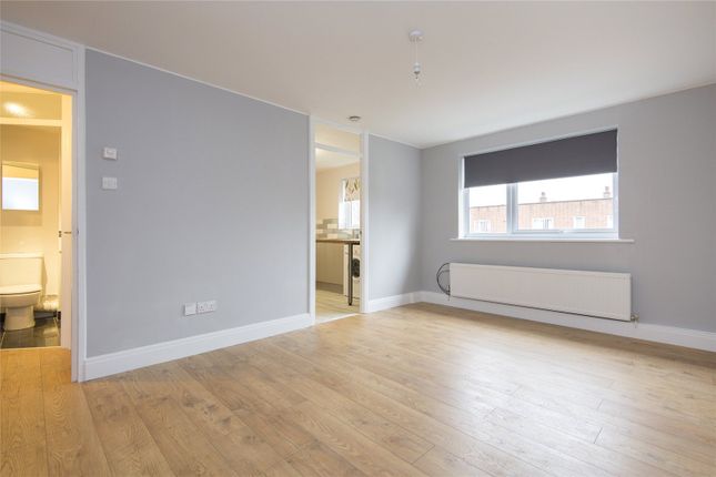 Thumbnail Flat to rent in Regency Court, Park Close, London