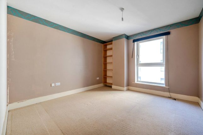 526 Skyline Plaza,, Alencon Link, Hampshire photo 4