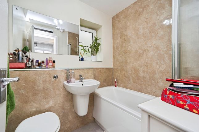 26, Bolton Grange, Leeds photo 4