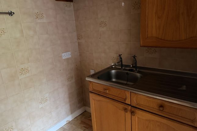 34 Strand Court, The Esplanade, Grange-Over-Sands photo 3