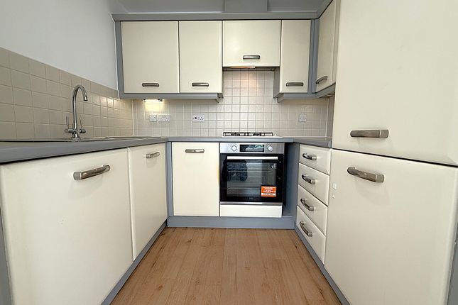 3, Bradman Court, Colchester photo 2