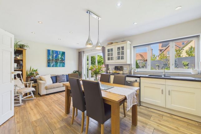 16, Greenstead, Sawbridgeworth photo 4