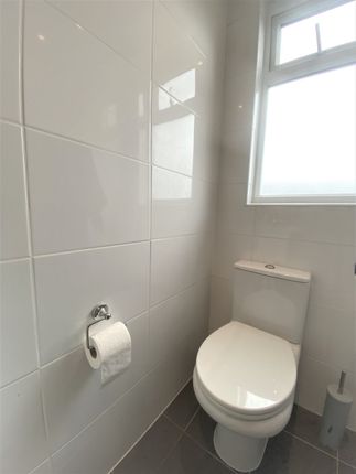 136 Top Floor, Grasmere Avenue, Wembley photo 5