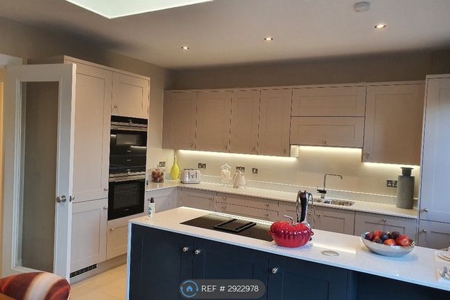 Summerbee Drive, Cheltenham photo 4