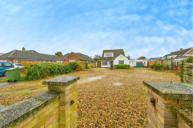 Thumbnail Detached house for sale in Castles Close, Hitchin