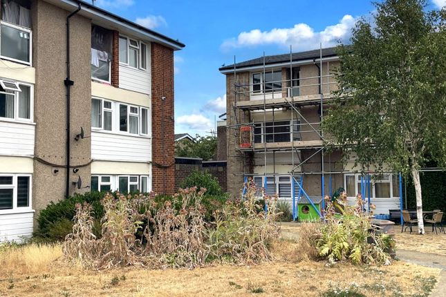 2-bed flat on 47, Macers Court, Broxbourne, £130,000