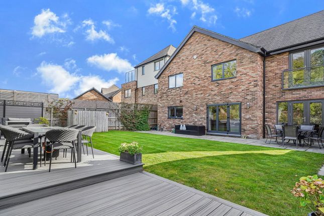 46, Park View, Chigwell photo 3