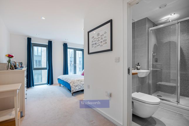 Thumbnail Flat to rent in Henry Road, London
