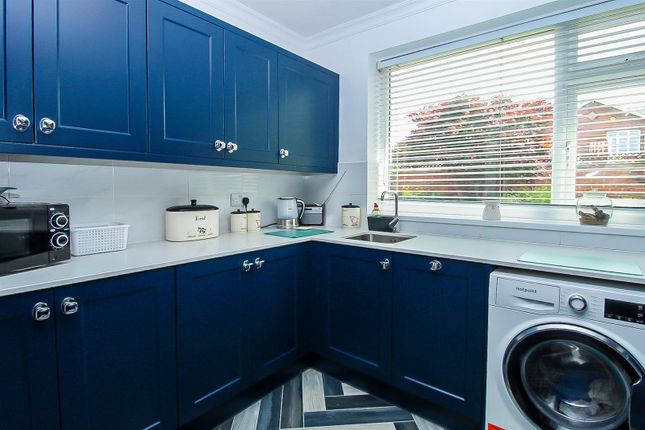 6, Frank Lane, Thornhill photo 2
