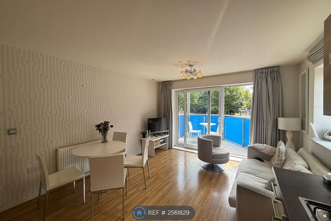 Flat, Sullivan Court Eric St, London photo 4