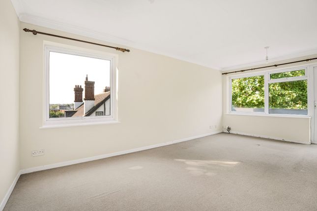 15 Chiltern Court, Milton Road, Harpenden photo 2