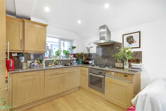 Flat for sale in Castelnau, London