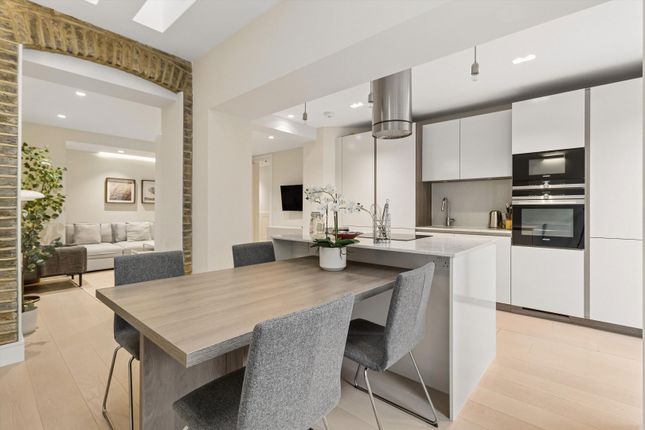 2-bed flat on 33 Kensington Court, London, £5,001/mo