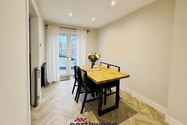59, Redhills Close, Exeter photo 3