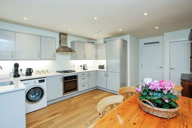 2, Davis Mews, Hawkhurst photo 2