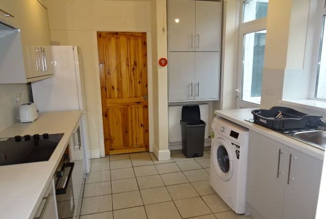 Shared accommodation to rent in Meadow Street, Treforest, Pontypridd