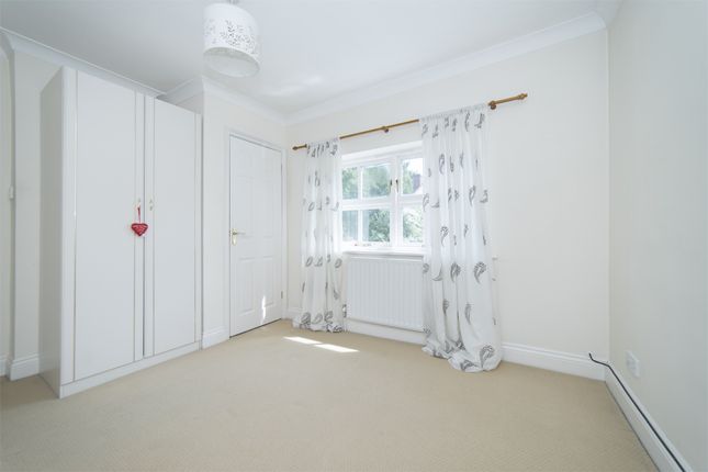 Honeysuckle Cottage, 86a, Boundstone Road, Farnham photo 5