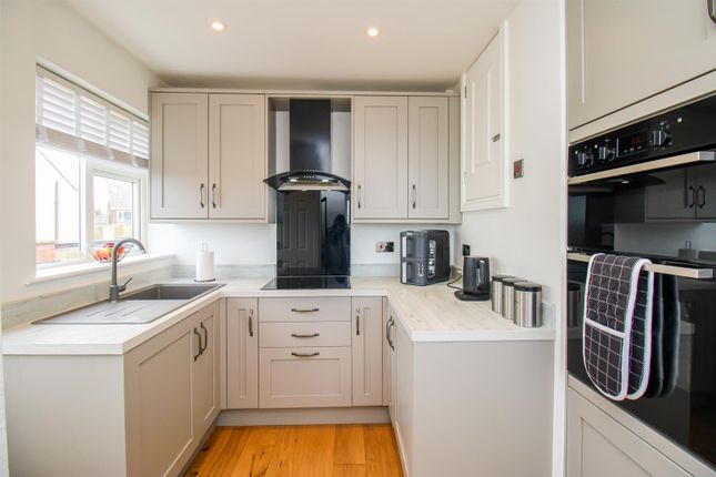 6, Bridle Close, Wakefield photo 2