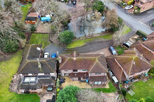 28, Field Park, Bracknell photo 2