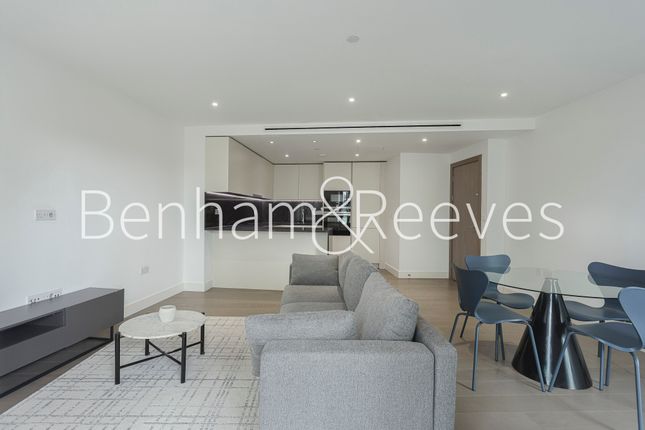 Flat to rent in E1W