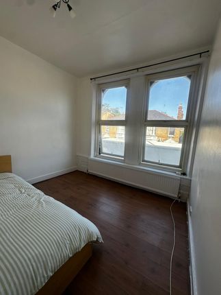 107, Turnpike Lane, London photo 3