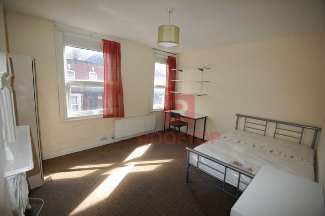 Terraced house to rent in Hessle Place, Leeds