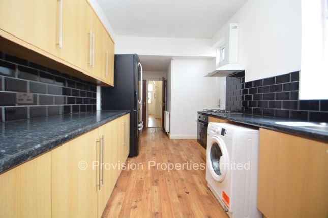 Terraced house to rent in Chestnut Avenue, Hyde Park, Leeds