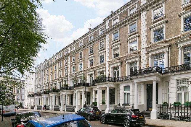 Thumbnail Flat for sale in Courtfield Gardens, London