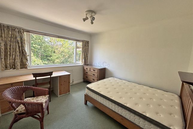 Room 2, 10, Thornton Dene, Beckenham photo 2