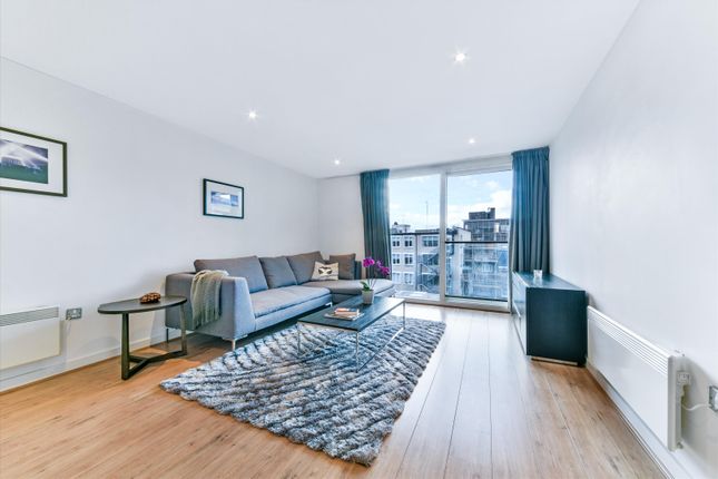 Flat to rent in Brewhouse Yard, London