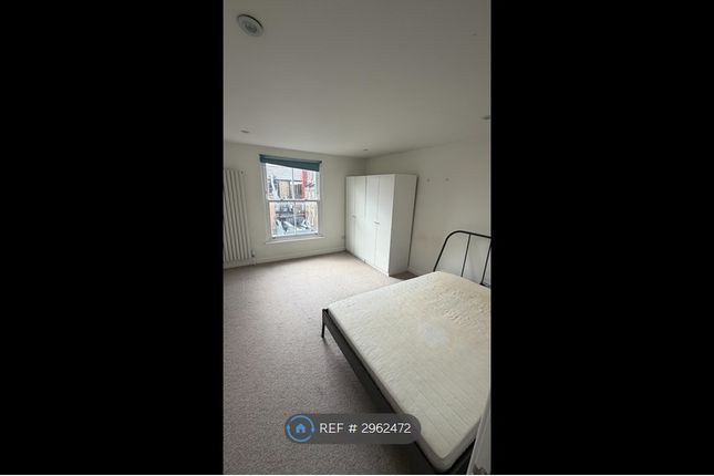 Second Floor Flat, Callow Street, London photo 4