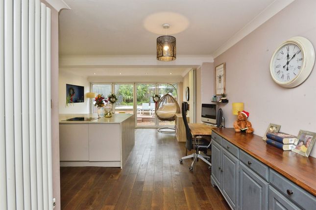 28, Porters Close, Milton Keynes photo 2