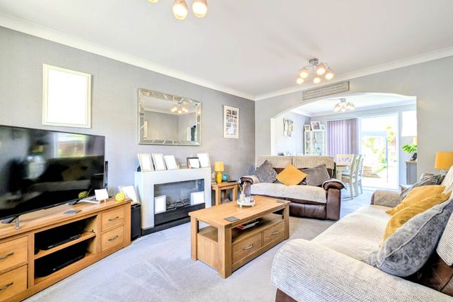 1, Maple Leaf Drive, Bordon photo 4