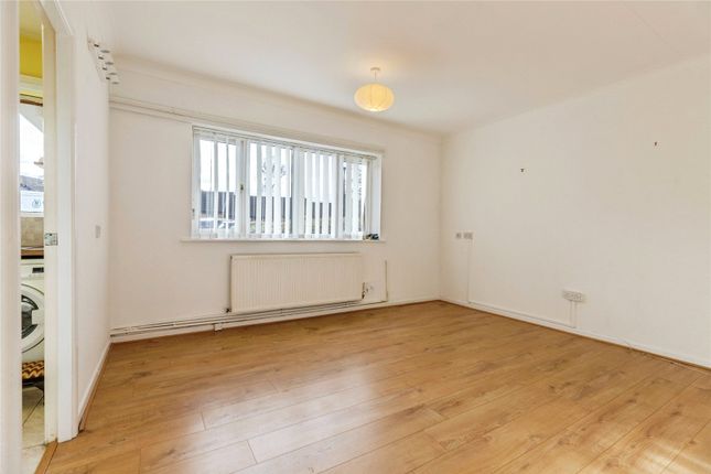 38, Pilkington Drive, Manchester photo 3