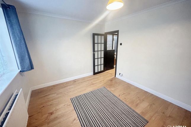 5, Briar Close, Luton photo 3