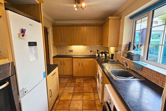 11, Holly Grove, Crewkerne photo 3