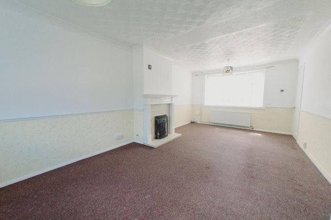 29, Winchfield Crescent, Havant photo 3