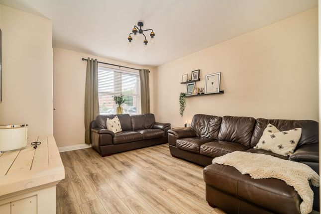 220 Wakefield Road, Drighlington photo 4