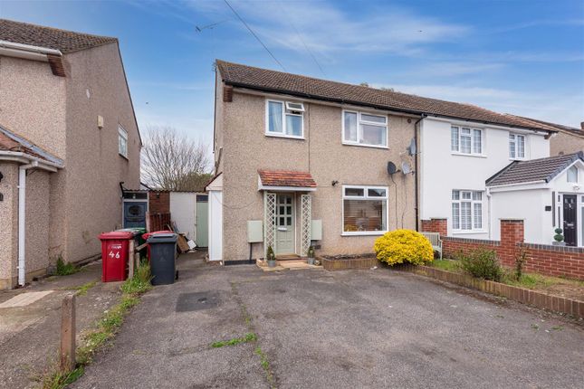 Property for sale in Barnfield, Cippenham, Slough