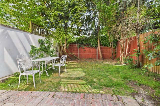 No. 10 - Tobin Close*, Belsize Park, London photo 3