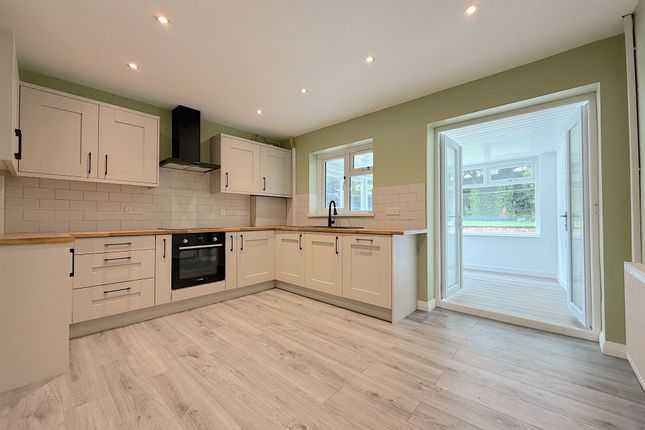 7, Lavender Close, Wolverhampton photo 3