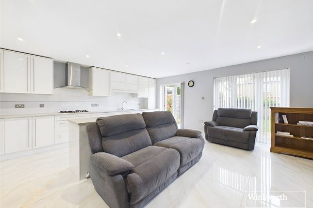 16, Hollyview Close, London photo 2