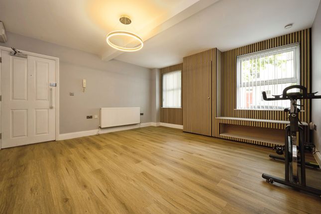 Flat 2, Woburn Court, Victoria Road, Leighton Buzzard photo 4