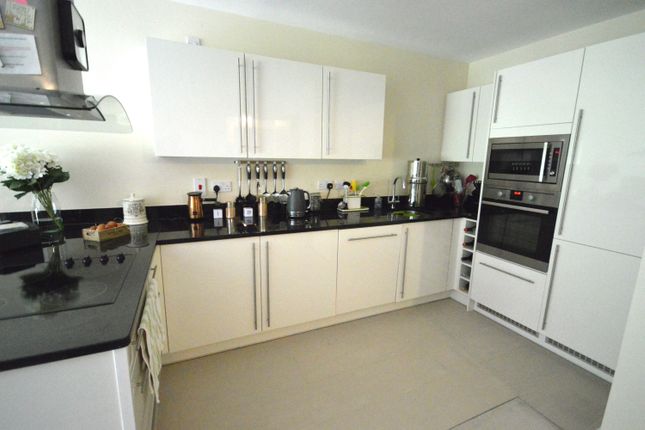Wallis Court, 14, Wispers Lane, Surrey photo 3