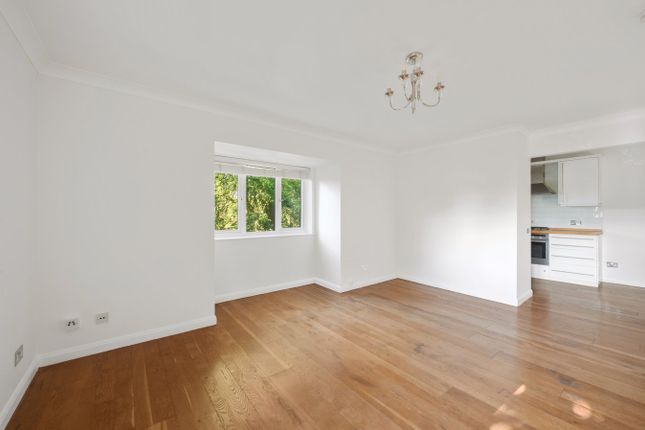 Barrington Lodge, Princes Road, Weybridge photo 3