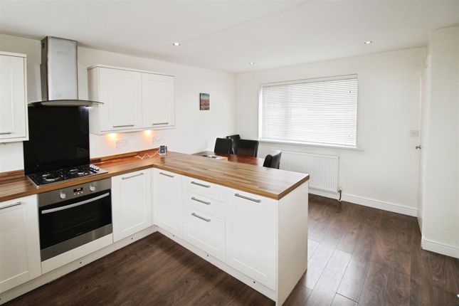 2, Dorian Close, Bradford photo 3