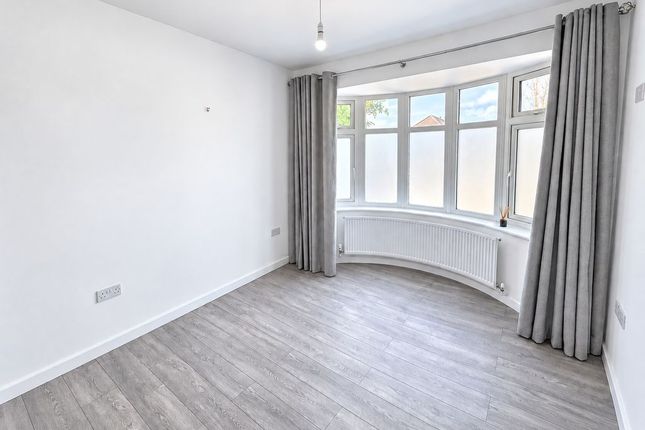 23, Julyan Avenue, Poole photo 3