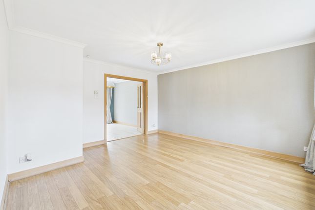 22 Kilmore Grove, Coatbridge photo 3