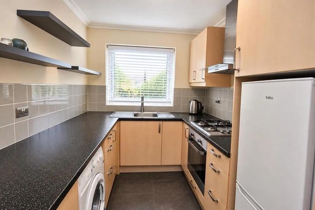 12, Greenacre Court, Egham photo 5