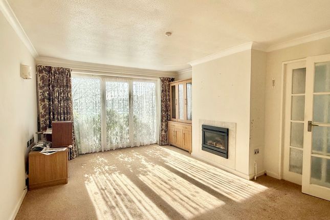 4 Elgin Close, Southampton photo 4